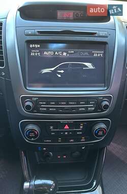 Позашляховик / Кросовер Kia Sorento 2012 в 