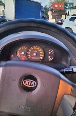 Позашляховик / Кросовер Kia Sorento 2004 в 