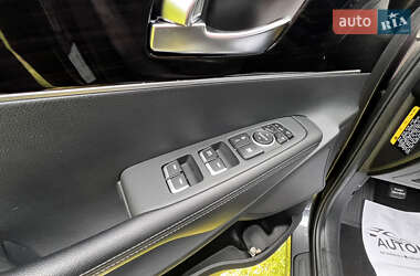Позашляховик / Кросовер Kia Sorento 2019 в 