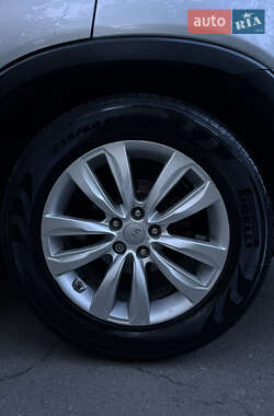 Позашляховик / Кросовер Kia Sorento 2012 в 