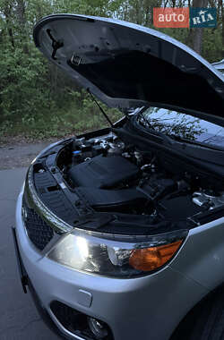 Позашляховик / Кросовер Kia Sorento 2012 в 