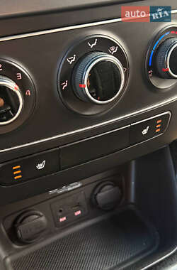 Внедорожник / Кроссовер Kia Sorento 2013 в 