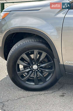 Позашляховик / Кросовер Kia Sorento 2011 в 