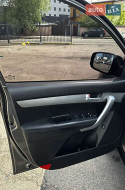 Позашляховик / Кросовер Kia Sorento 2011 в 