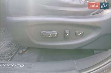 Позашляховик / Кросовер Kia Sorento 2010 в 