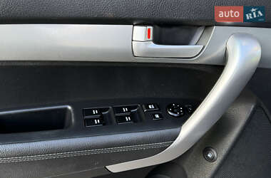 Позашляховик / Кросовер Kia Sorento 2012 в 