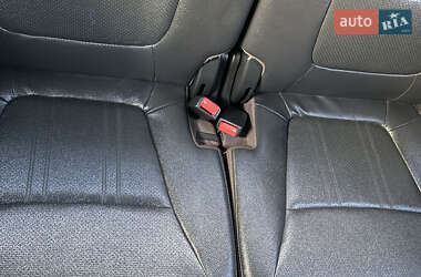 Позашляховик / Кросовер Kia Sorento 2012 в 