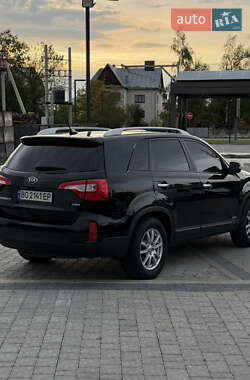 Позашляховик / Кросовер Kia Sorento 2012 в 