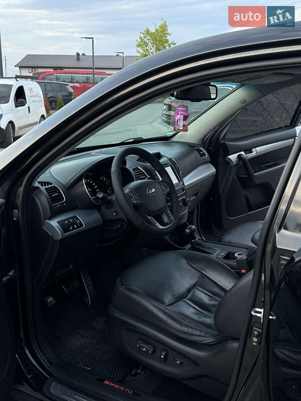 Позашляховик / Кросовер Kia Sorento 2012 в Івано-Франківську