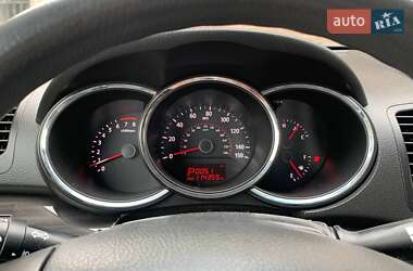 Внедорожник / Кроссовер Kia Sorento 2010 в 