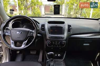 Позашляховик / Кросовер Kia Sorento 2014 в 