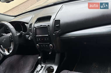 Позашляховик / Кросовер Kia Sorento 2011 в 
