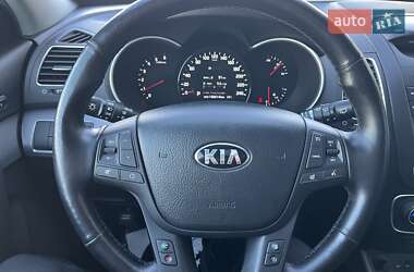 Позашляховик / Кросовер Kia Sorento 2015 в 