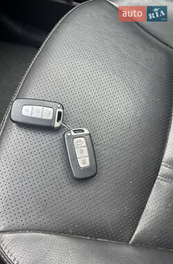 Позашляховик / Кросовер Kia Sorento 2012 в 