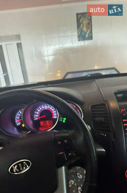 Позашляховик / Кросовер Kia Sorento 2012 в 