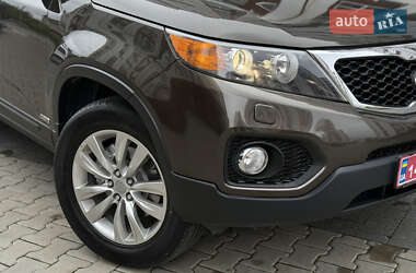 Позашляховик / Кросовер Kia Sorento 2010 в 
