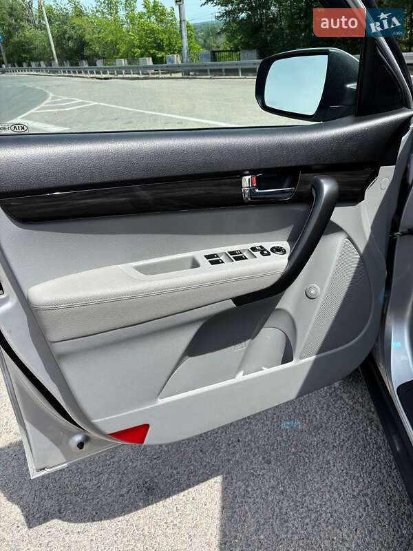 Позашляховик / Кросовер Kia Sorento 2010 в Дніпрі