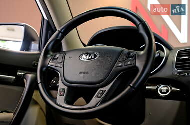Позашляховик / Кросовер Kia Sorento 2015 в 