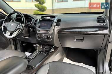 Позашляховик / Кросовер Kia Sorento 2013 в 