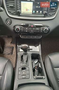 Позашляховик / Кросовер Kia Sorento 2015 в 