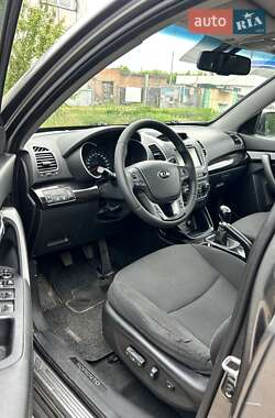 Позашляховик / Кросовер Kia Sorento 2012 в 