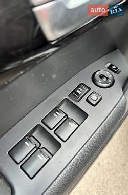 Позашляховик / Кросовер Kia Sorento 2012 в 