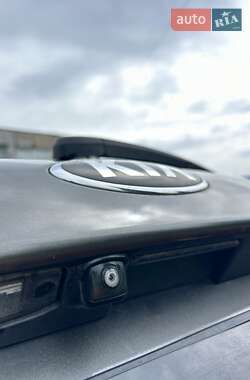 Позашляховик / Кросовер Kia Sorento 2012 в 