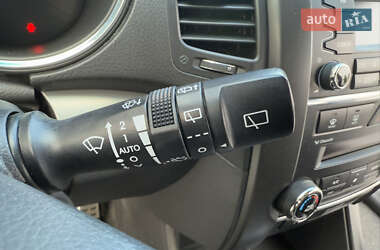 Позашляховик / Кросовер Kia Sorento 2010 в 