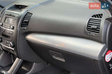Позашляховик / Кросовер Kia Sorento 2010 в 