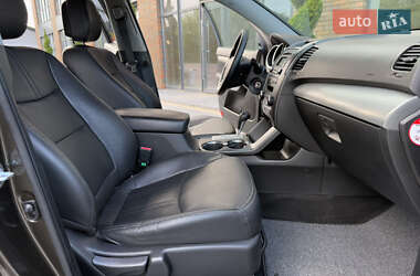Позашляховик / Кросовер Kia Sorento 2010 в 