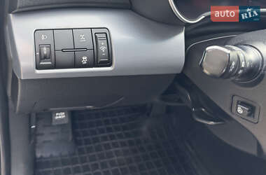 Позашляховик / Кросовер Kia Sorento 2013 в 