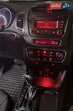 Позашляховик / Кросовер Kia Sorento 2013 в 
