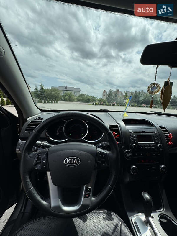 Позашляховик / Кросовер Kia Sorento 2012 в Скалаті