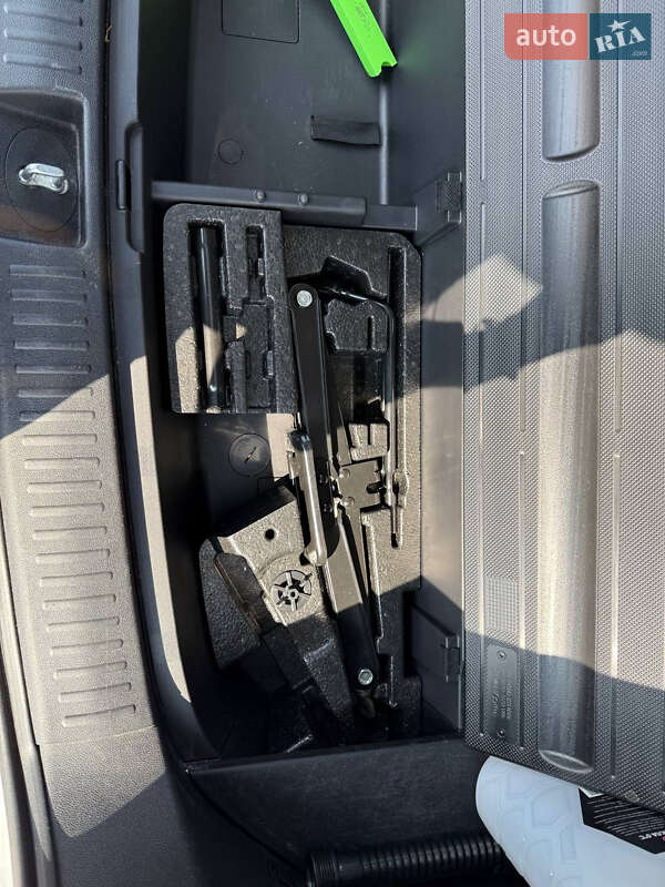 Внедорожник / Кроссовер Kia Sorento 2015 в Житомире фото 13 Внедорожник / Кроссовер Kia Sorento 2015 в Житомире