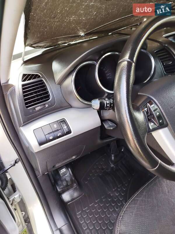 Внедорожник / Кроссовер Kia Sorento 2010 в Ильинцах