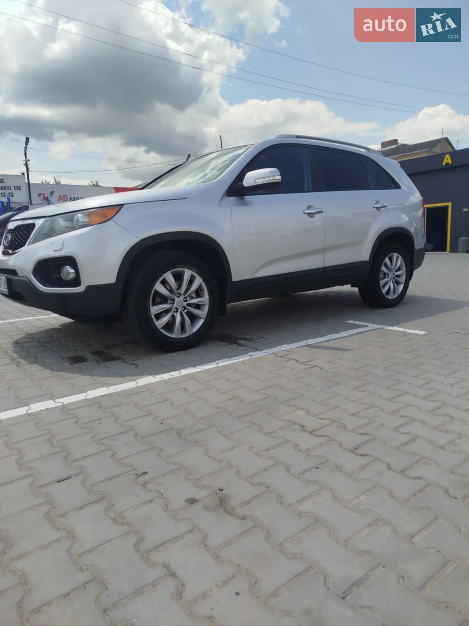   Машина в доброму стані.Гарна комплектація , андроїд магнітола , камера заднього виду , клімат контроль , датчик дощу , підігрів сидінь, 2 комплекти резини . По ходовій частині без зауважень , заміна мастила та фільтрів кожні  8 тис. заміна турбіни.За додатковою інформацією телефонуйте . 