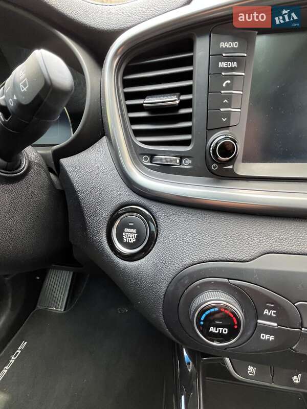 Внедорожник / Кроссовер Kia Sorento 2016 в Луцке