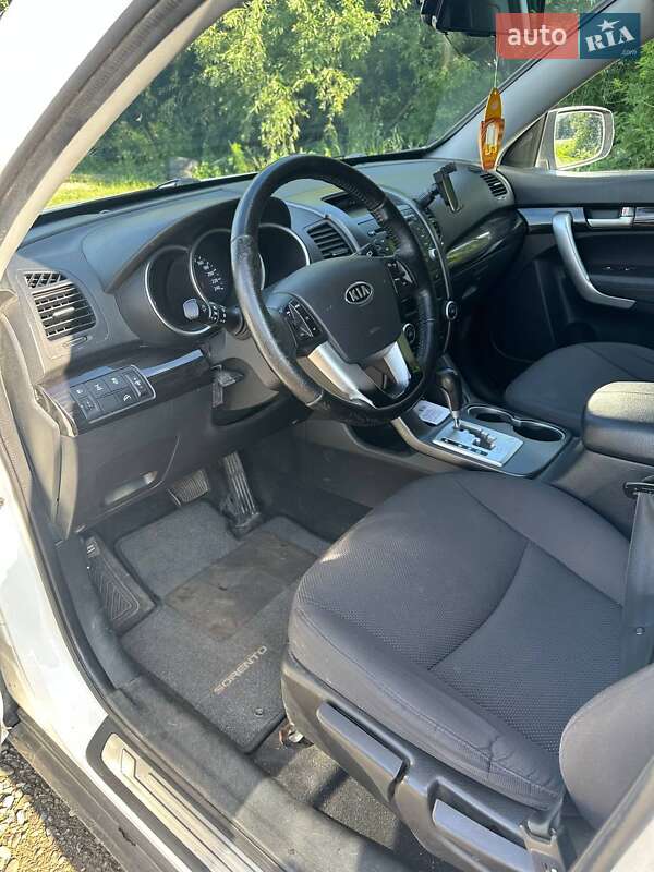 Внедорожник / Кроссовер Kia Sorento 2010 в Черновцах