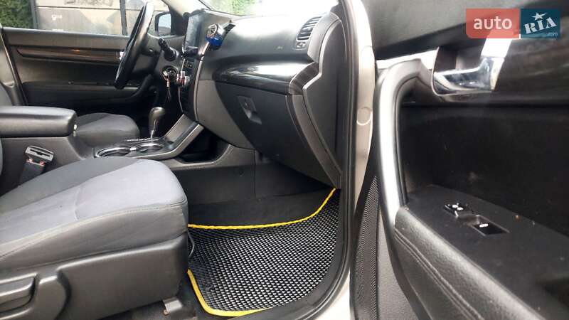 Внедорожник / Кроссовер Kia Sorento 2012 в Ивано-Франковске