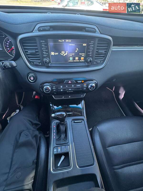 Внедорожник / Кроссовер Kia Sorento 2015 в Харькове