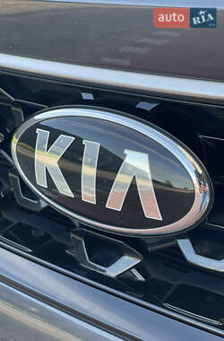 Внедорожник / Кроссовер Kia Sorento 2021 в 