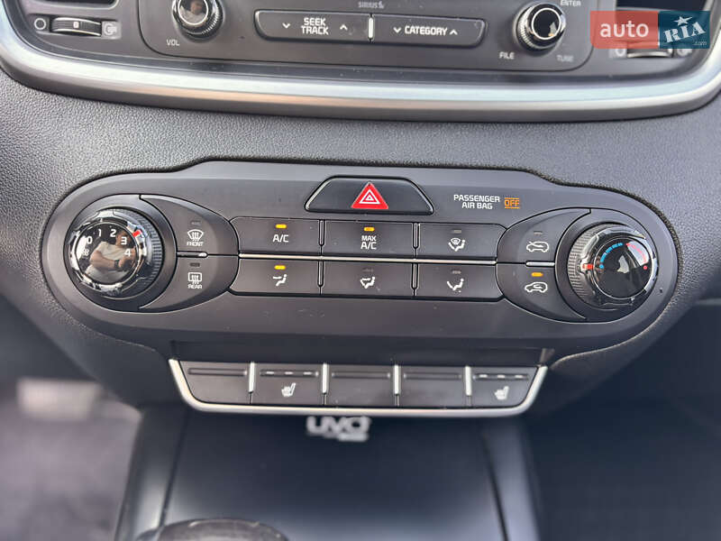 Позашляховик / Кросовер Kia Sorento 2016 в Києві