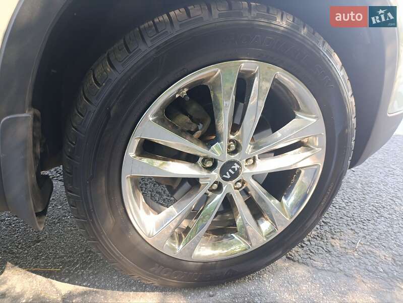 Внедорожник / Кроссовер Kia Sorento 2014 в Могилев-Подольске