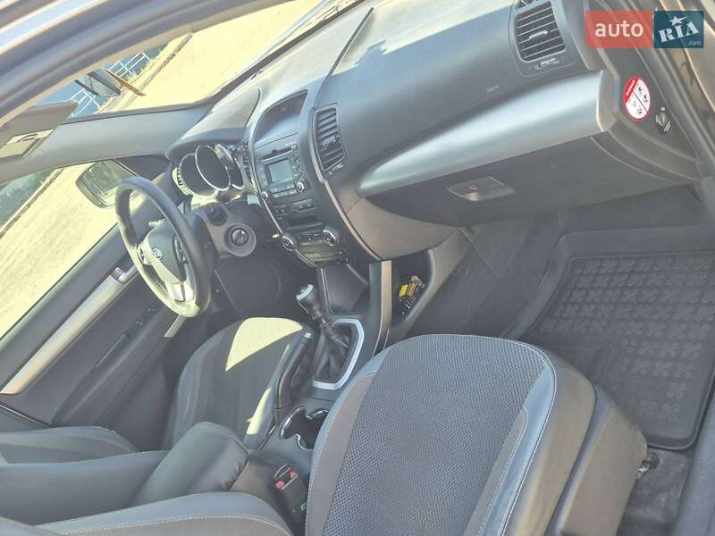 Внедорожник / Кроссовер Kia Sorento 2011 в Запорожье