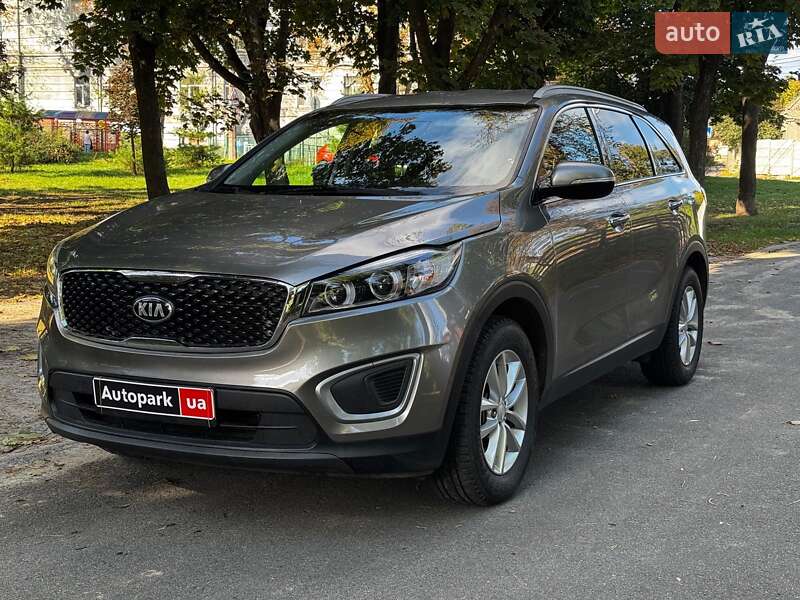 Позашляховик / Кросовер Kia Sorento 2016 в  фото Позашляховик / Кросовер Kia Sorento 2016 в