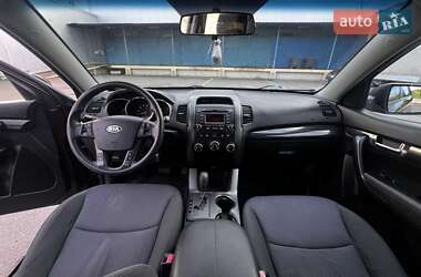 Позашляховик / Кросовер Kia Sorento 2012 в 