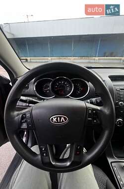 Позашляховик / Кросовер Kia Sorento 2012 в 