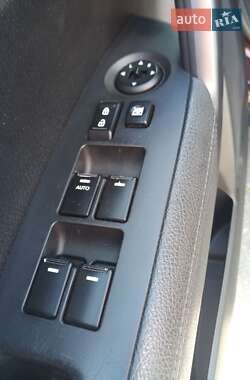 Позашляховик / Кросовер Kia Sorento 2012 в 