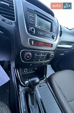 Внедорожник / Кроссовер Kia Sorento 2015 в 