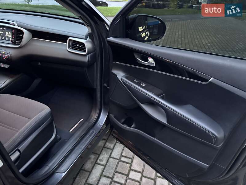 Внедорожник / Кроссовер Kia Sorento 2016 в Ровно фото 48 Внедорожник / Кроссовер Kia Sorento 2016 в Ровно